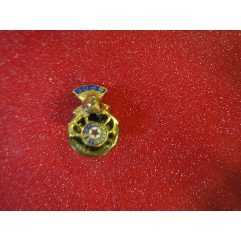 Vintage B.P.O.E Elks‎ lodge hat lapel pin red eyes